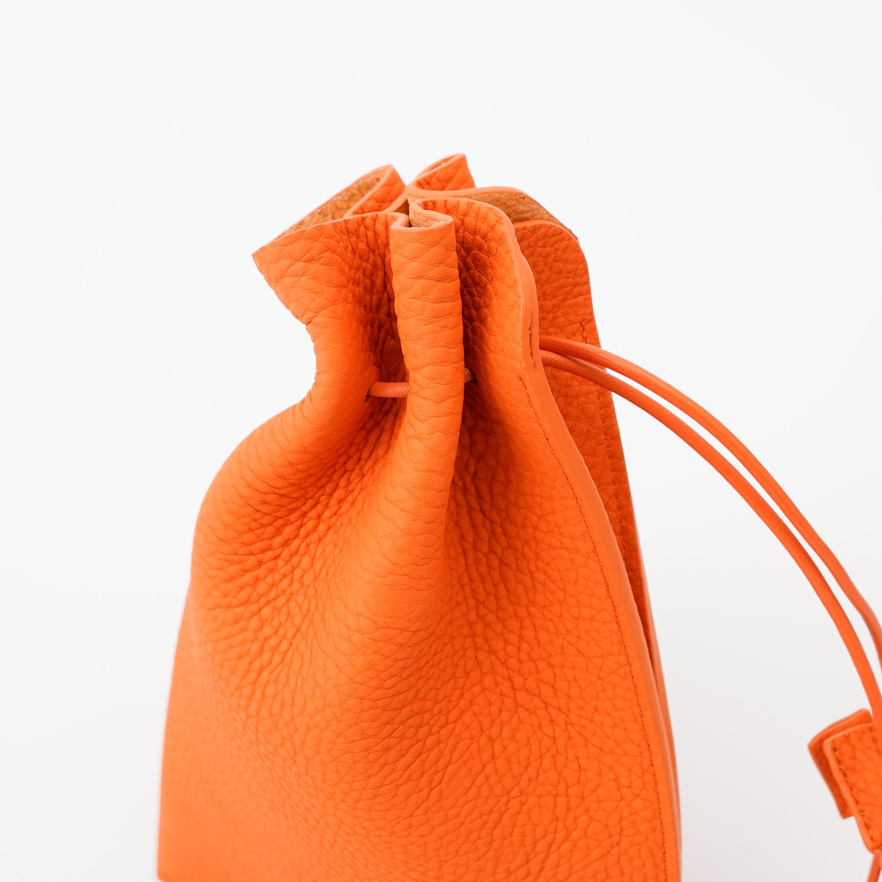 HERRIE KINCHAKU POUCH - PM / DIPLO SKY｜サステナブル本革 巧着ショルダーバッグ メンズ レディース ギフト｜ITTI（イッチ）公式