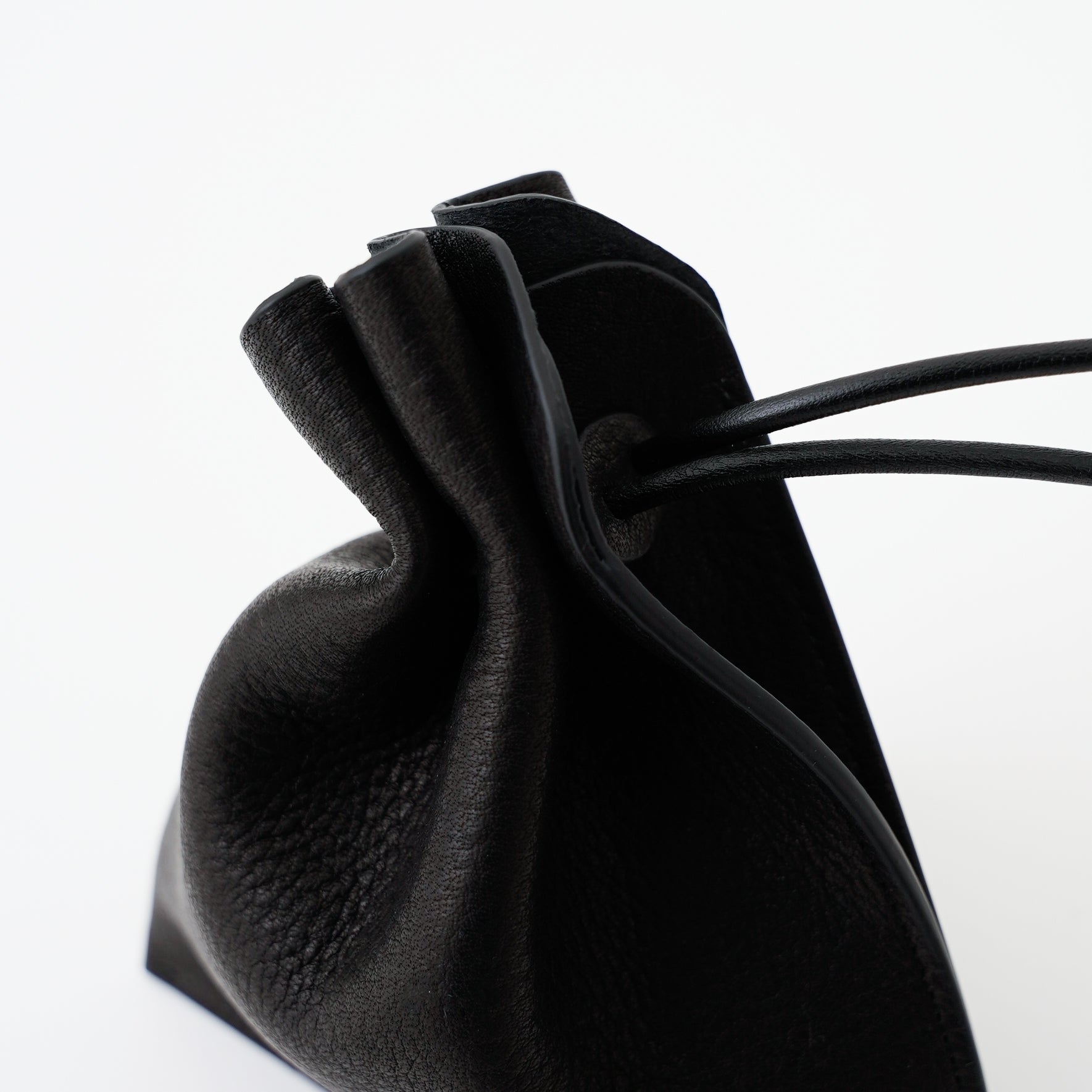 HERRIE KINCHAKU POUCH - XXS / DIPLO NUDE｜国産レザー ミニ巾着ポーチ ネックレス メンズ レディース｜ITTI（イッチ）公式