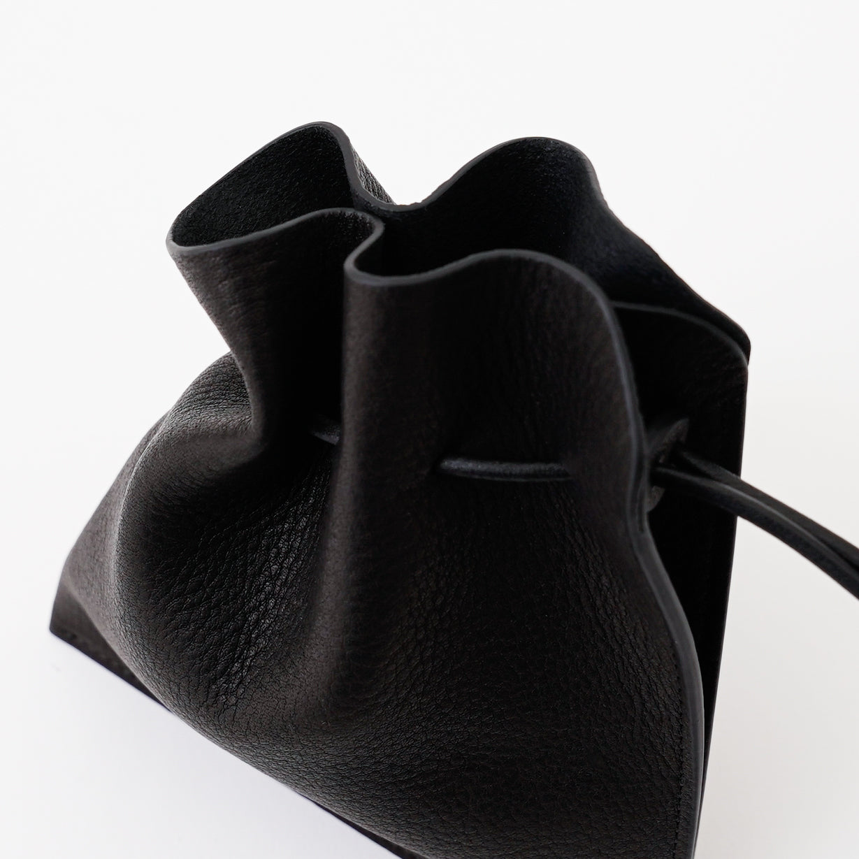 HERRIE KINCHAKU POUCH - XXS / DIPLO NUDE｜国産レザー ミニ巾着ポーチ ネックレス メンズ レディース｜ITTI（イッチ）公式