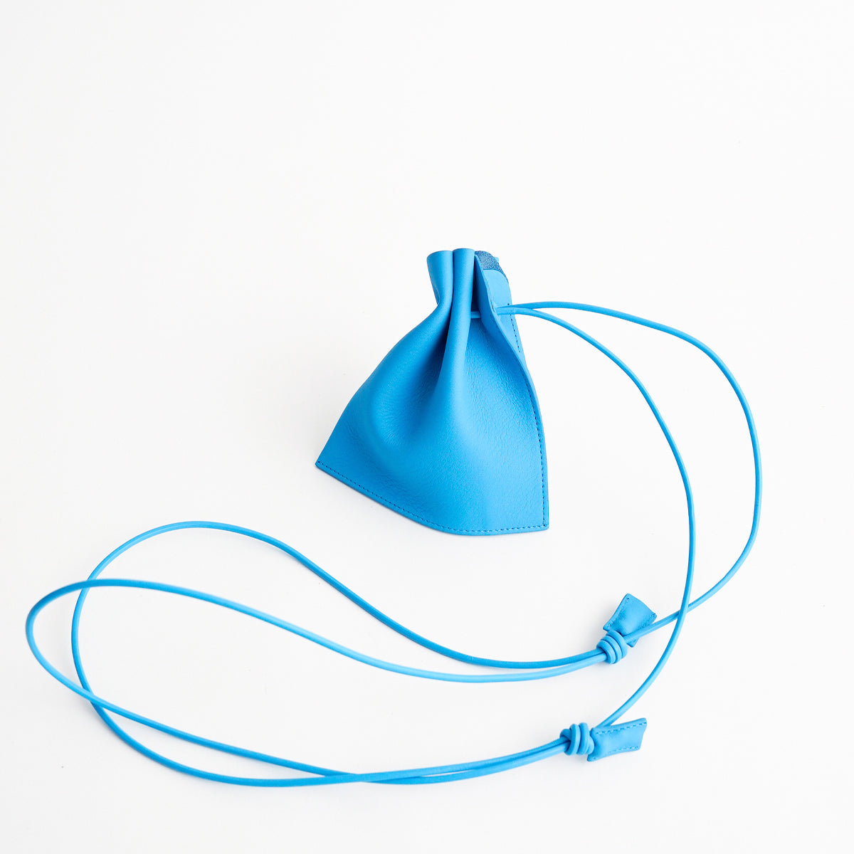 HERRIE KINCHAKU POUCH - XXS / DIPLO SKY - 25Q3｜ミニ巾着ポーチ 本革 シュリンクレザー ユニセックス｜ITTI（イッチ）公式