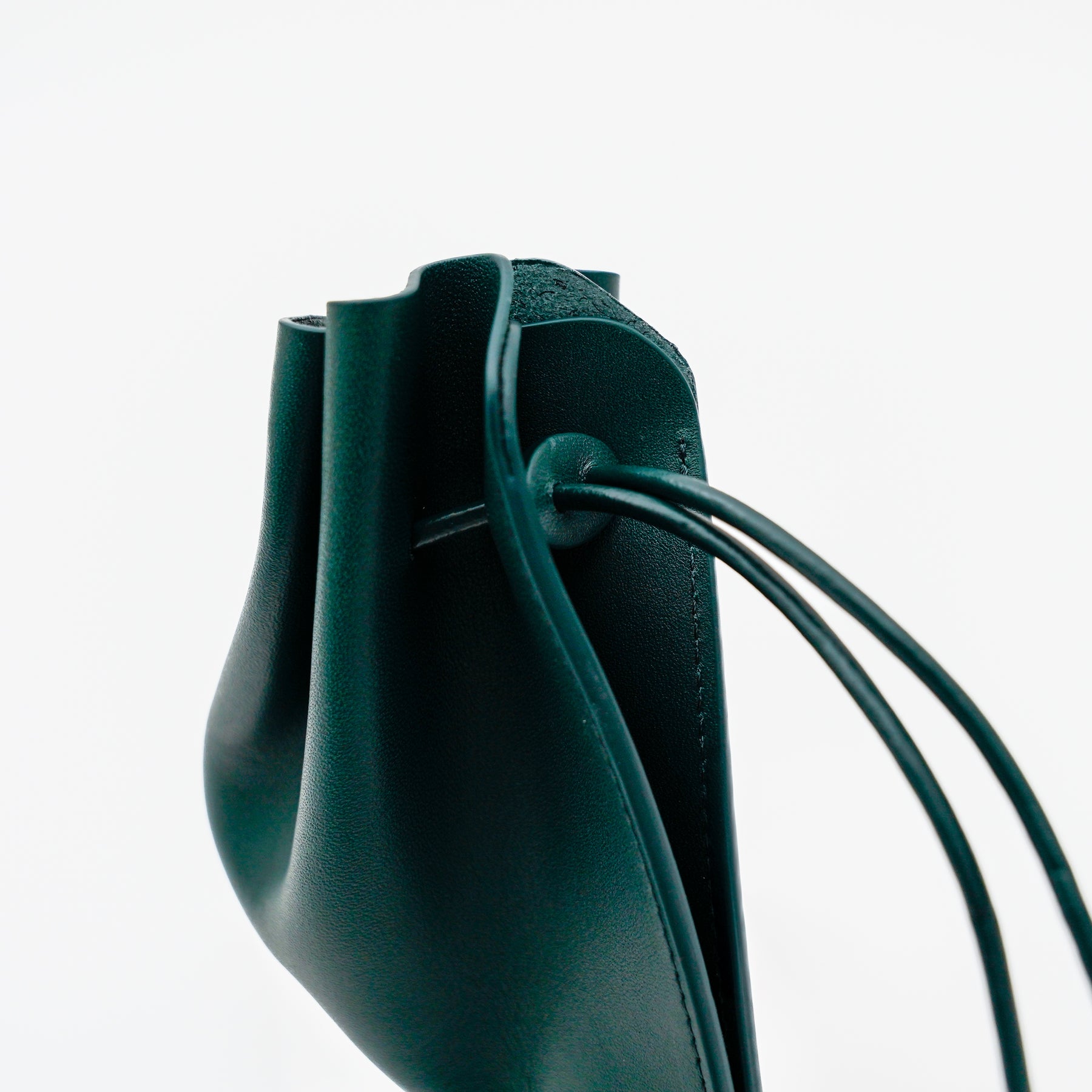 HERRIE KINCHAKU POUCH - XXS / RAPTO FLEX｜レザー ミニ巾着ポーチ 首掛け アクセサリー メンズ レディース｜ITTI（イッチ）公式