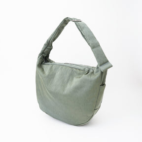 ANNIE PUFFER BIG MOON BAG / ACRYLIC CERATO BRIGHT｜塩縮ナイロン×アクリル加工 大容量三日月型ショルダーバッグ メンズ レディース｜ITTI（イッチ）公式