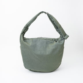 ANNIE PUFFER BIG MOON BAG / ACRYLIC CERATO BRIGHT｜塩縮ナイロン×アクリル加工 大容量三日月型ショルダーバッグ メンズ レディース｜ITTI（イッチ）公式
