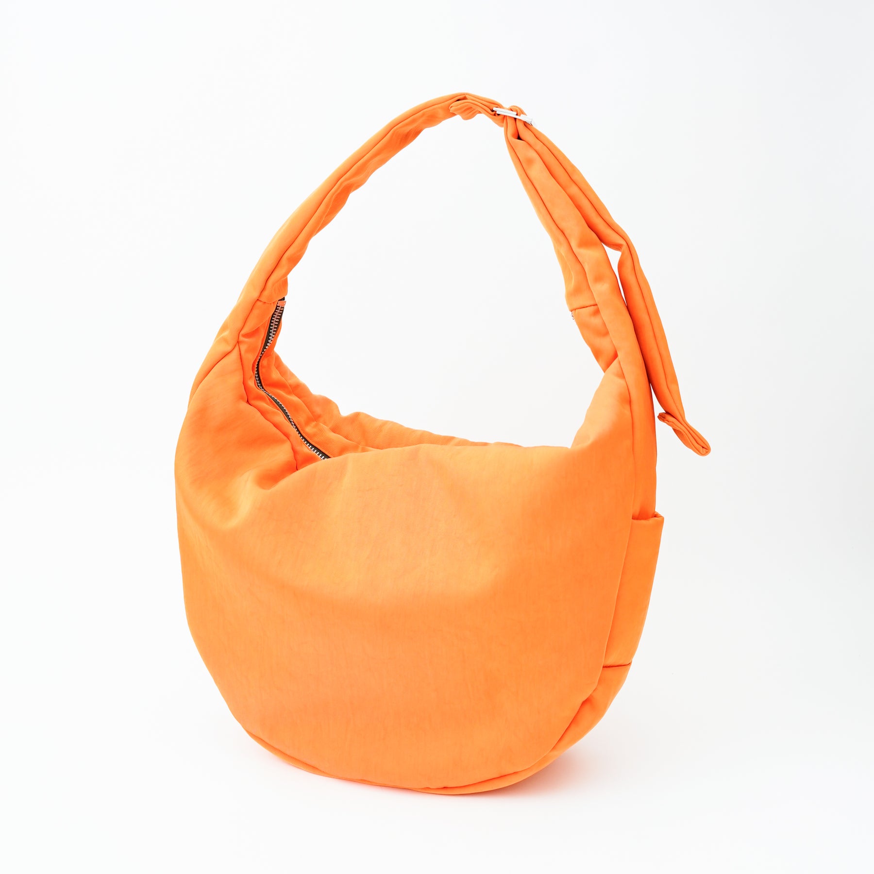 ANNIE PUFFER BIG MOON BAG / ACRYLIC CERATO BRIGHT｜塩縮ナイロン×アクリル加工 大容量三日月型ショルダーバッグ メンズ レディース｜ITTI（イッチ）公式
