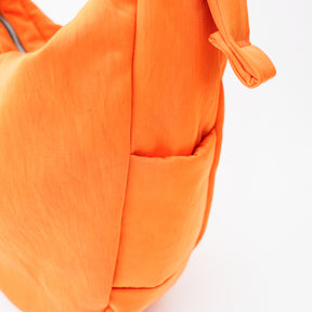 ANNIE PUFFER BIG MOON BAG / ACRYLIC CERATO BRIGHT｜塩縮ナイロン×アクリル加工 大容量三日月型ショルダーバッグ メンズ レディース｜ITTI（イッチ）公式