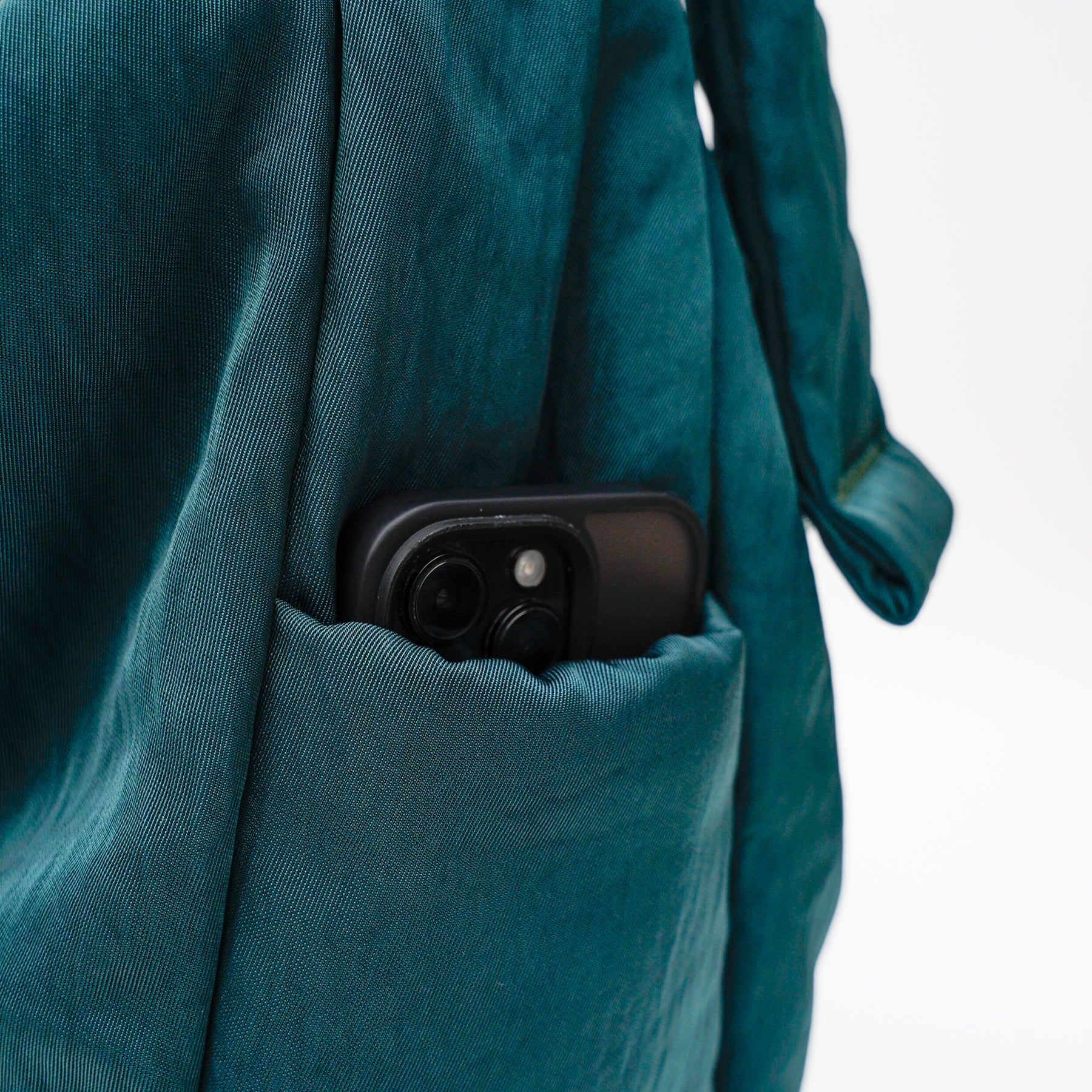 ANNIE PUFFER BIG MOON BAG / CERATO BRIGHT｜中綿入りナイロン ショルダーバッグ 大容量 軽量 ユニセックス｜ITTI（イッチ）公式