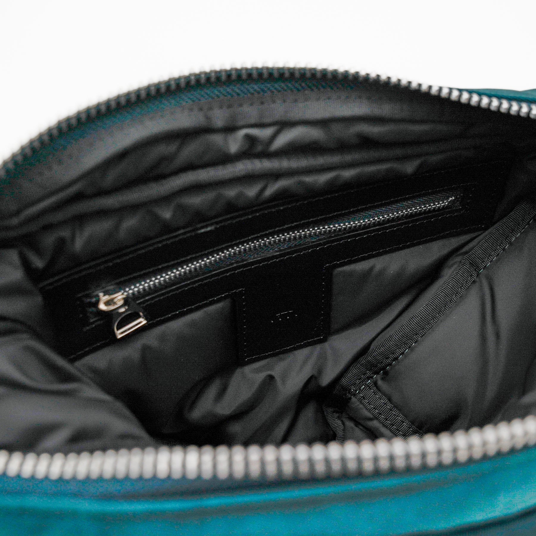 ANNIE PUFFER BIG MOON BAG / CERATO BRIGHT｜中綿入りナイロン ショルダーバッグ 大容量 軽量 ユニセックス｜ITTI（イッチ）公式