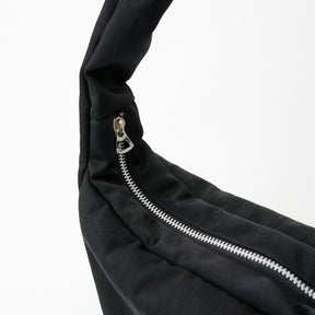ANNIE PUFFER TOWN MOON BAG / ACRYLIC CERATO BRIGHT｜塩縮ナイロン×アクリル加工 三日月型ショルダーバッグ メンズ レディース｜ITTI（イッチ）公式