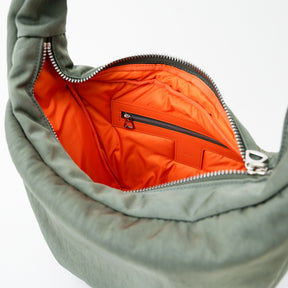 ANNIE PUFFER TOWN MOON BAG / ACRYLIC CERATO BRIGHT｜塩縮ナイロン×アクリル加工 三日月型ショルダーバッグ メンズ レディース｜ITTI（イッチ）公式