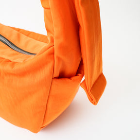 ANNIE PUFFER TOWN MOON BAG / ACRYLIC CERATO BRIGHT｜塩縮ナイロン×アクリル加工 三日月型ショルダーバッグ メンズ レディース｜ITTI（イッチ）公式
