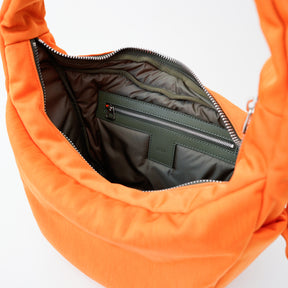 ANNIE PUFFER TOWN MOON BAG / ACRYLIC CERATO BRIGHT｜塩縮ナイロン×アクリル加工 三日月型ショルダーバッグ メンズ レディース｜ITTI（イッチ）公式