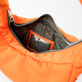 ANNIE PUFFER TOWN MOON BAG / ACRYLIC CERATO BRIGHT｜塩縮ナイロン×アクリル加工 三日月型ショルダーバッグ メンズ レディース｜ITTI（イッチ）公式