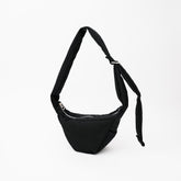 ANNIE PUFFER MINI MOON BAG / ACRYLIC CERATO BRIGHT｜ハリのある塩縮ナイロンのミニ三日月ショルダーバッグ メンズ レディース｜ITTI（イッチ）公式
