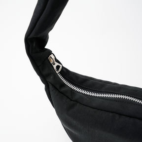 ANNIE PUFFER MINI MOON BAG / ACRYLIC CERATO BRIGHT｜ハリのある塩縮ナイロンのミニ三日月ショルダーバッグ メンズ レディース｜ITTI（イッチ）公式