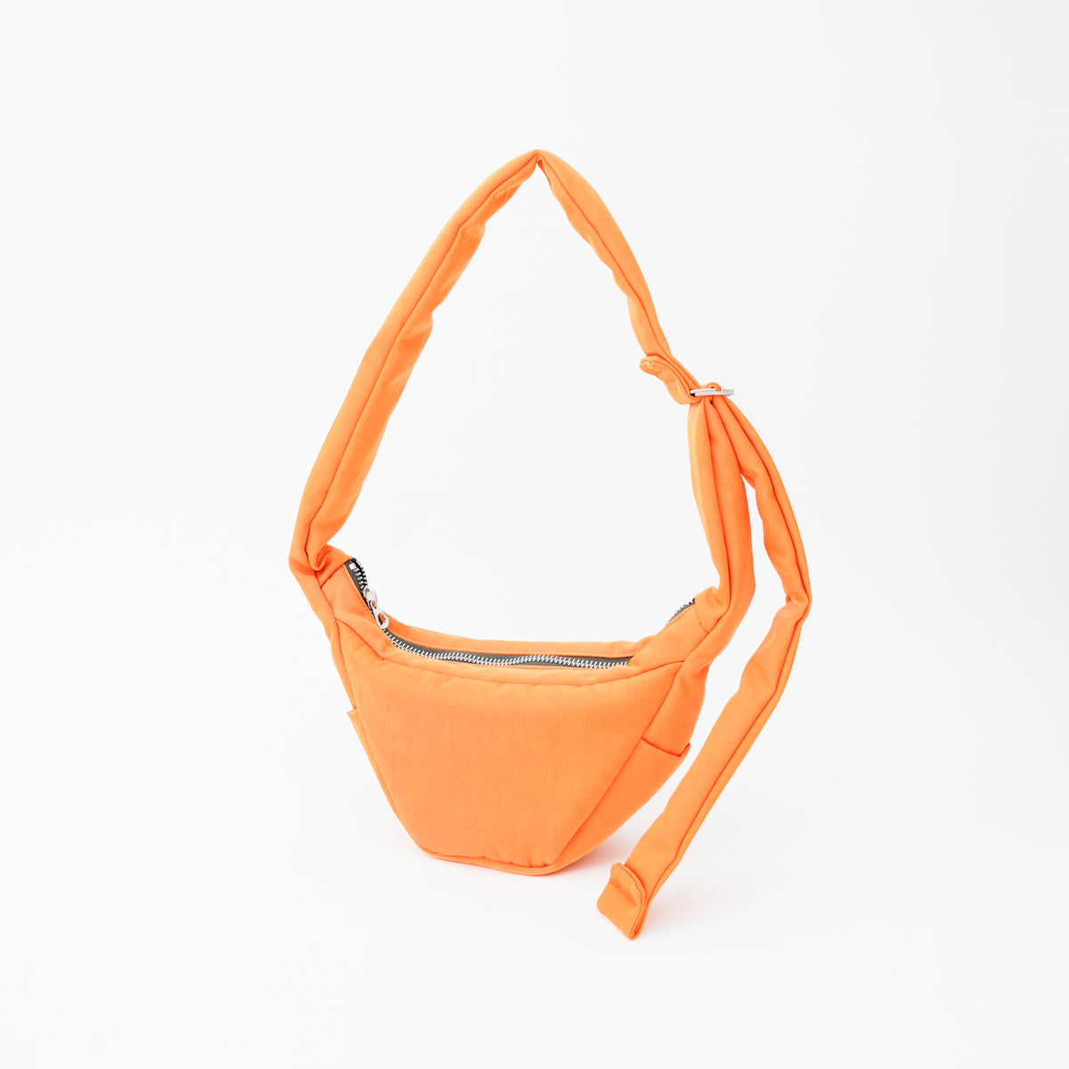 ANNIE PUFFER MINI MOON BAG / ACRYLIC CERATO BRIGHT｜ハリのある塩縮ナイロンのミニ三日月ショルダーバッグ メンズ レディース｜ITTI（イッチ）公式