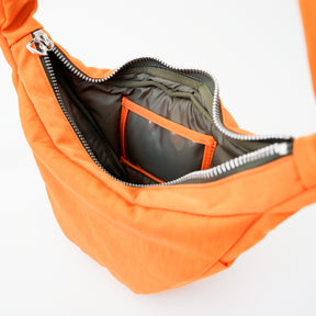 ANNIE PUFFER MINI MOON BAG / ACRYLIC CERATO BRIGHT｜ハリのある塩縮ナイロンのミニ三日月ショルダーバッグ メンズ レディース｜ITTI（イッチ）公式