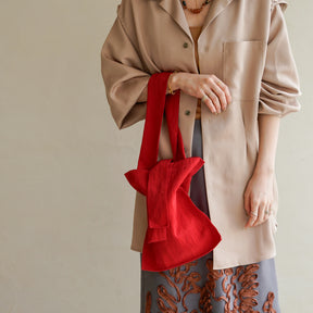 MARY INSIDE OUT TOTE - S / CERATO BRIGHT｜撥水ナイロンの小さめトートバッグ メンズ レディース｜レディース 着用画像 スタイリング コーディネート｜ITTI（イッチ）公式