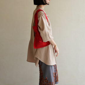 MARY INSIDE OUT TOTE - S / CERATO BRIGHT｜撥水ナイロンの小さめトートバッグ メンズ レディース｜レディース 着用画像 スタイリング コーディネート｜ITTI（イッチ）公式