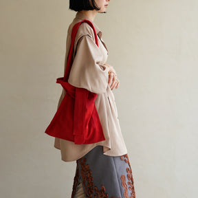 MARY INSIDE OUT TOTE - M / CERATO BRIGHT｜撥水ナイロンのミディアムサイズトート メンズ レディース｜女性着用画像 スタイリング コーディネート｜ITTI（イッチ）公式