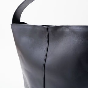 MARY BUCKET SHOULDER MM / RAPTO FLEX｜上品レザーの軽量ワンショルダートートバッグ メンズ レディース｜ITTI（イッチ）公式