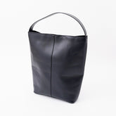 MARY BUCKET SHOULDER MM / RAPTO FLEX｜上品レザーの軽量ワンショルダートートバッグ メンズ レディース｜ITTI（イッチ）公式