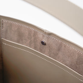 MARY BUCKET SHOULDER MM / RAPTO FLEX｜上品レザーの軽量ワンショルダートートバッグ メンズ レディース｜ITTI（イッチ）公式