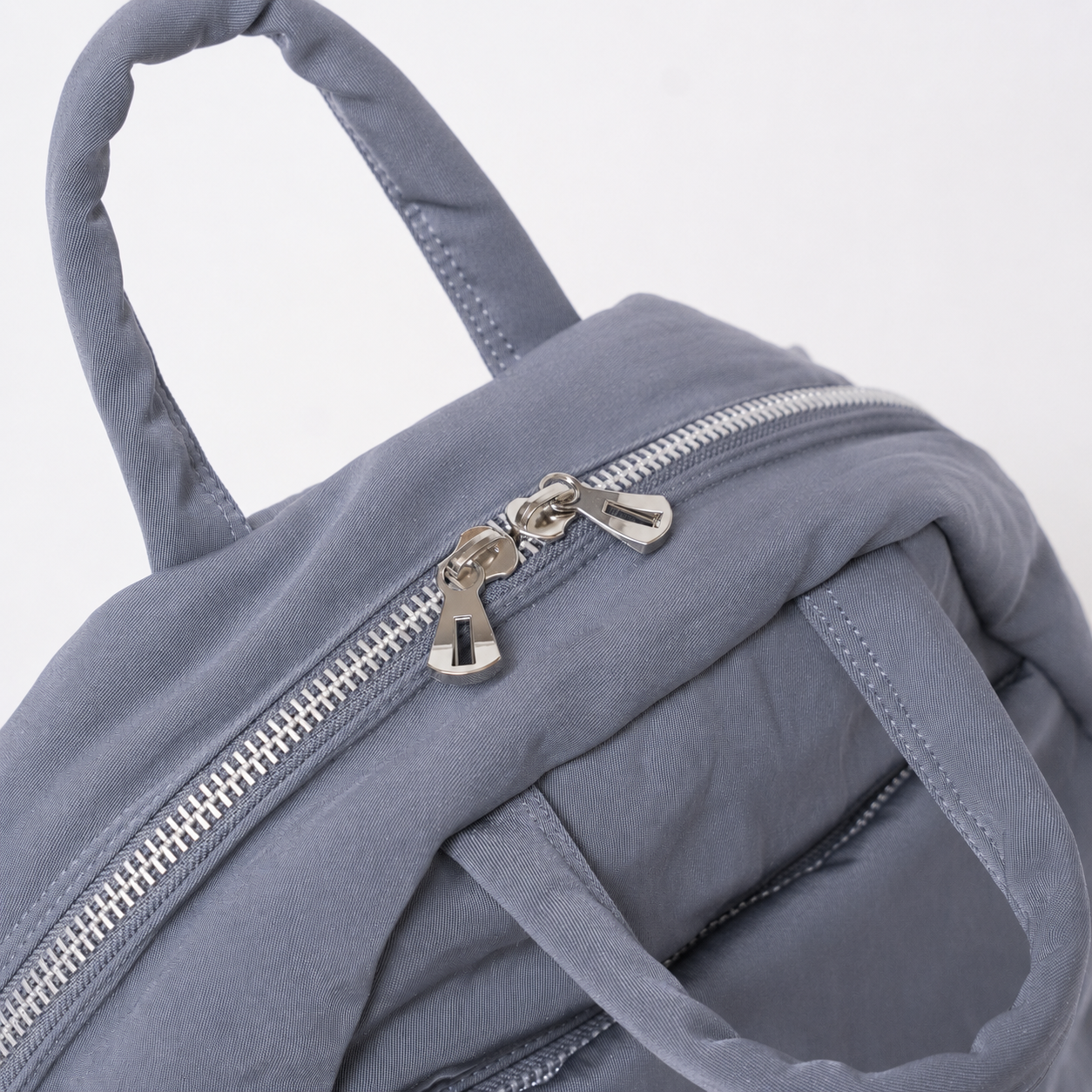 ANNIE PUFFER MADISON BAG / CERATO BRIGHT｜中綿入りナイロンバッグ 撥水 大容量 斜め掛け 肩掛け ユニセックス｜ITTI（イッチ）公式