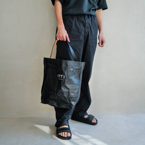 ITTI (イッチ) | MARY PAPER BUCKET BAG - S / PTERA (マリーペーパーバケットバッグ - プチモデル / プテラ) カバン かばんトート 鞄 レザー 形状記憶 メンズ レディース ブランド ショルダー 黒 black ブラック