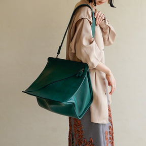 HERRIE BOX PREMIER - II / RAPTO FLEX｜斜めファスナーと構造美が光るミニマルバッグ｜レディース 着用画像 スタイリング コーディネート｜ITTI（イッチ）公式