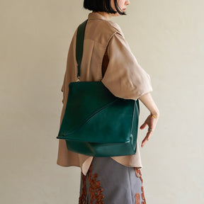 HERRIE BOX PREMIER - II / RAPTO FLEX｜斜めファスナーと構造美が光るミニマルバッグ｜レディース 着用画像 スタイリング コーディネート｜ITTI（イッチ）公式