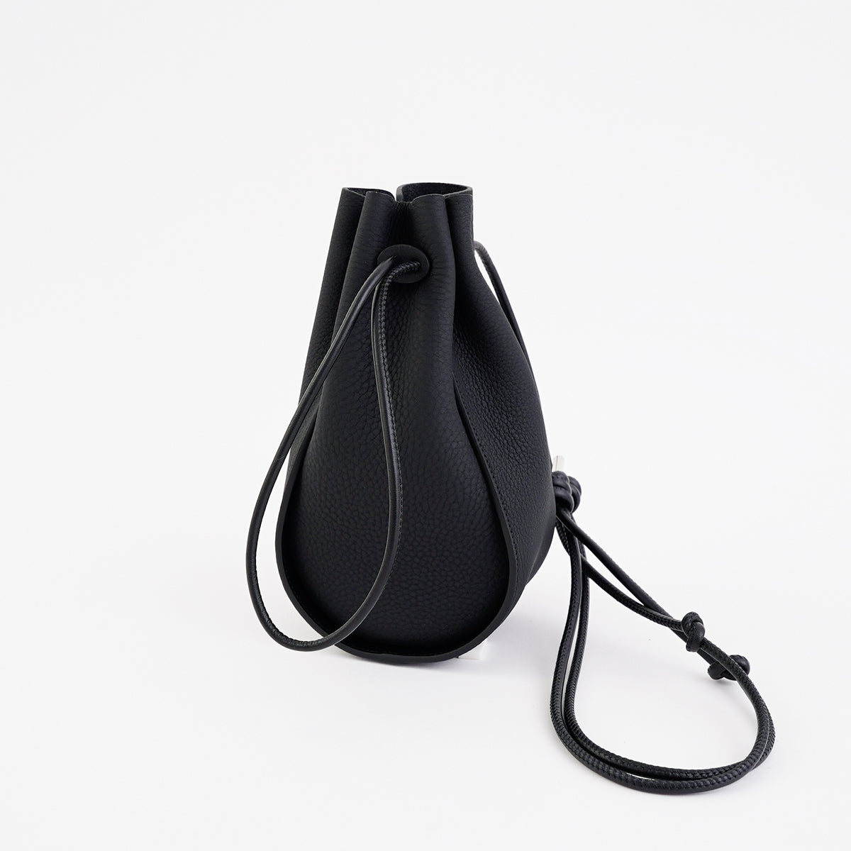 HERRIE KINCHAKU POUCH – GPM / DIPLO SKY｜巾着ポーチ 本革 スマホ 財布収納｜ITTI（イッチ）公式