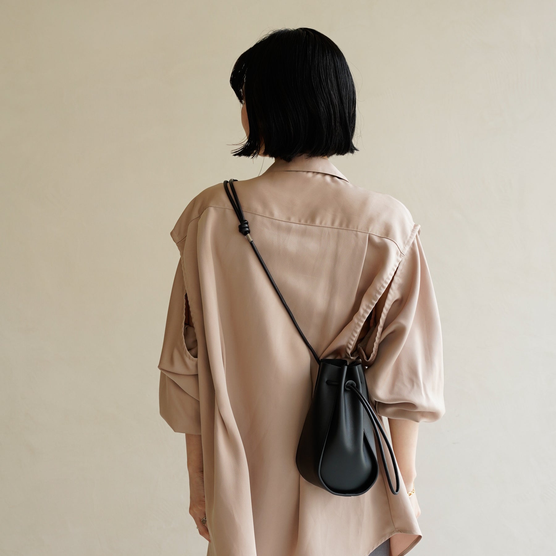 バッグ Hira HERRIE KINCHAKU POUCH - GPM / RAPTO FLEX｜レザー巾着ポーチ 本革