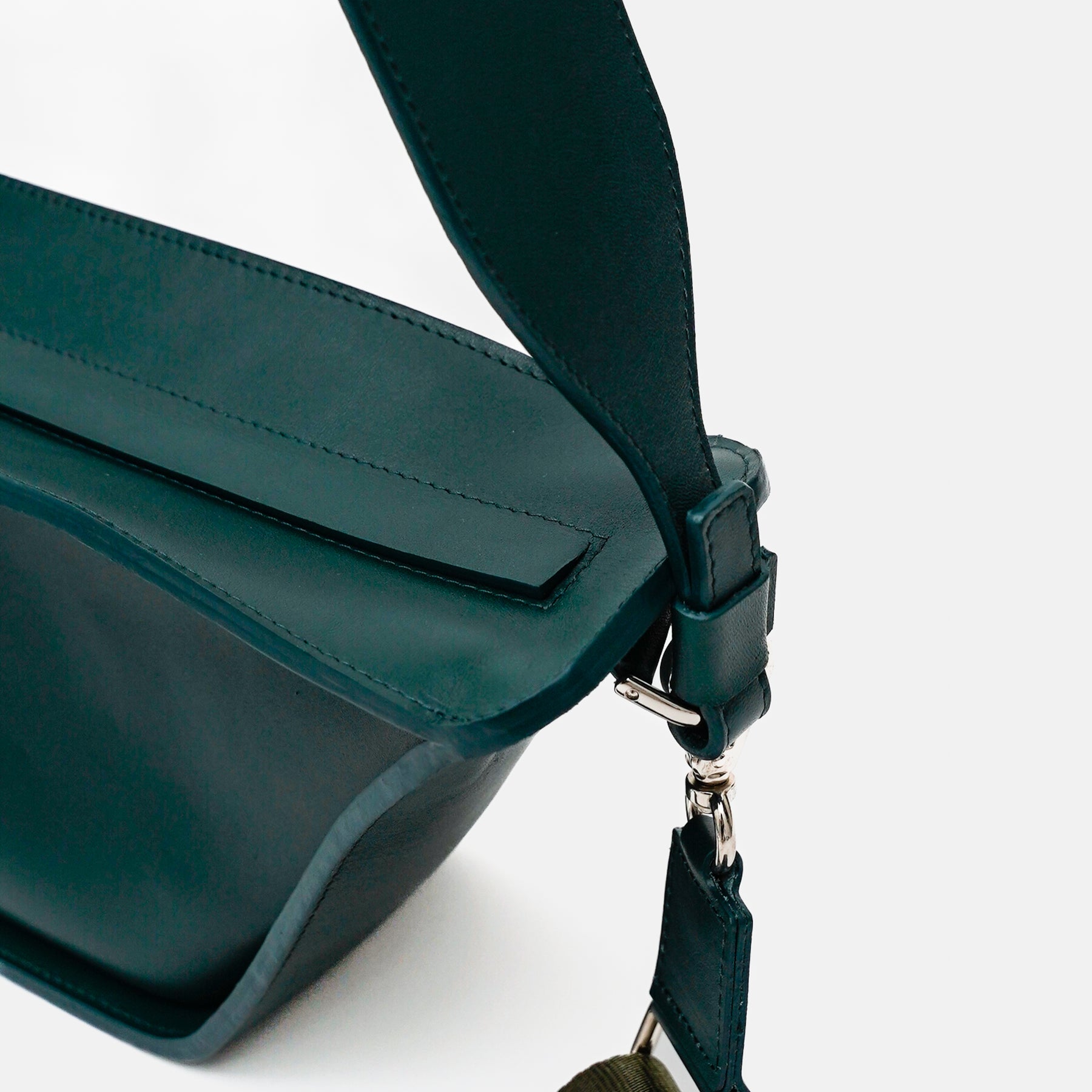 HERRIE MOON SAC / RAPTO FLEX｜上質レザーの舟形ショルダーバッグ｜ITTI（イッチ）公式