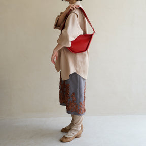 HERRIE MOON SAC / RAPTO FLEX｜上質レザーの舟形ショルダーバッグ｜レディース着用画像 スタイリング コーディネート｜ITTI（イッチ）公式