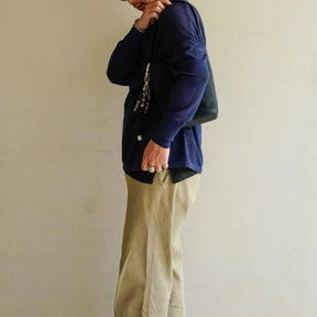 MARY BUCKET SHOULDER MINI / DIPLO SKY｜上品ミニバケットレザーバッグ｜メンズ着用画像 スタイリング コーディネート｜ITTI（イッチ）公式