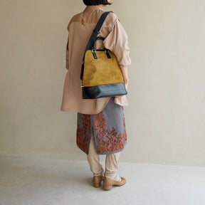 BONNIE VERTICAL TOTE - PM / MOSSA LDN｜ノートPC収納 縦型トートバッグ｜レディース着用画像 スタイリング コーディネート｜ITTI（イッチ）公式
