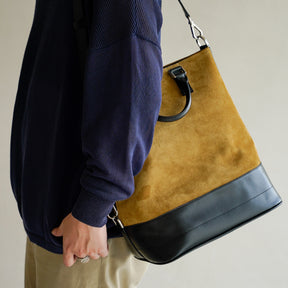 BONNIE VERTICAL TOTE - PM / MOSSA LDN｜ノートPC収納 縦型トートバッグ｜メンズ着用画像 スタイリング コーディネート｜ITTI（イッチ）公式
