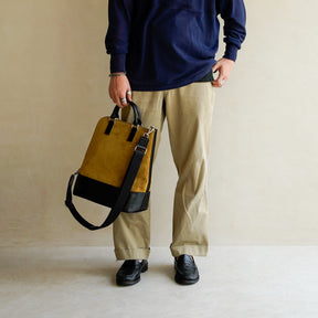 BONNIE VERTICAL TOTE - PM / MOSSA LDN｜ノートPC収納 縦型トートバッグ｜メンズ着用画像 スタイリング コーディネート｜ITTI（イッチ）公式
