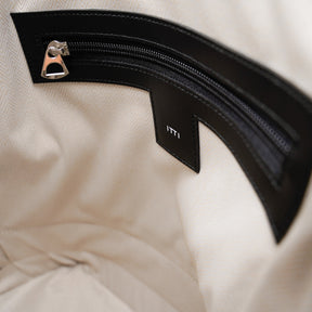 BONNIE VERTICAL TOTE - PM / RAPTO FLEX｜PC収納可 ミニマル縦型トートバッグ｜ITTI（イッチ）公式