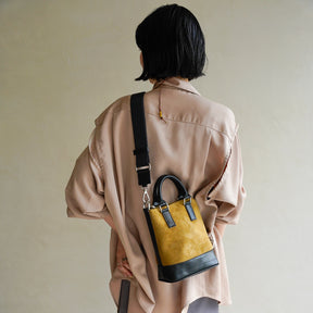 BONNIE VERTICAL TOTE - XS / MOSSA LDN｜ミニトートバッグ スエード 軽量 撥水｜レディース着用イメージ スタイリング コーディネート｜ITTI（イッチ）公式