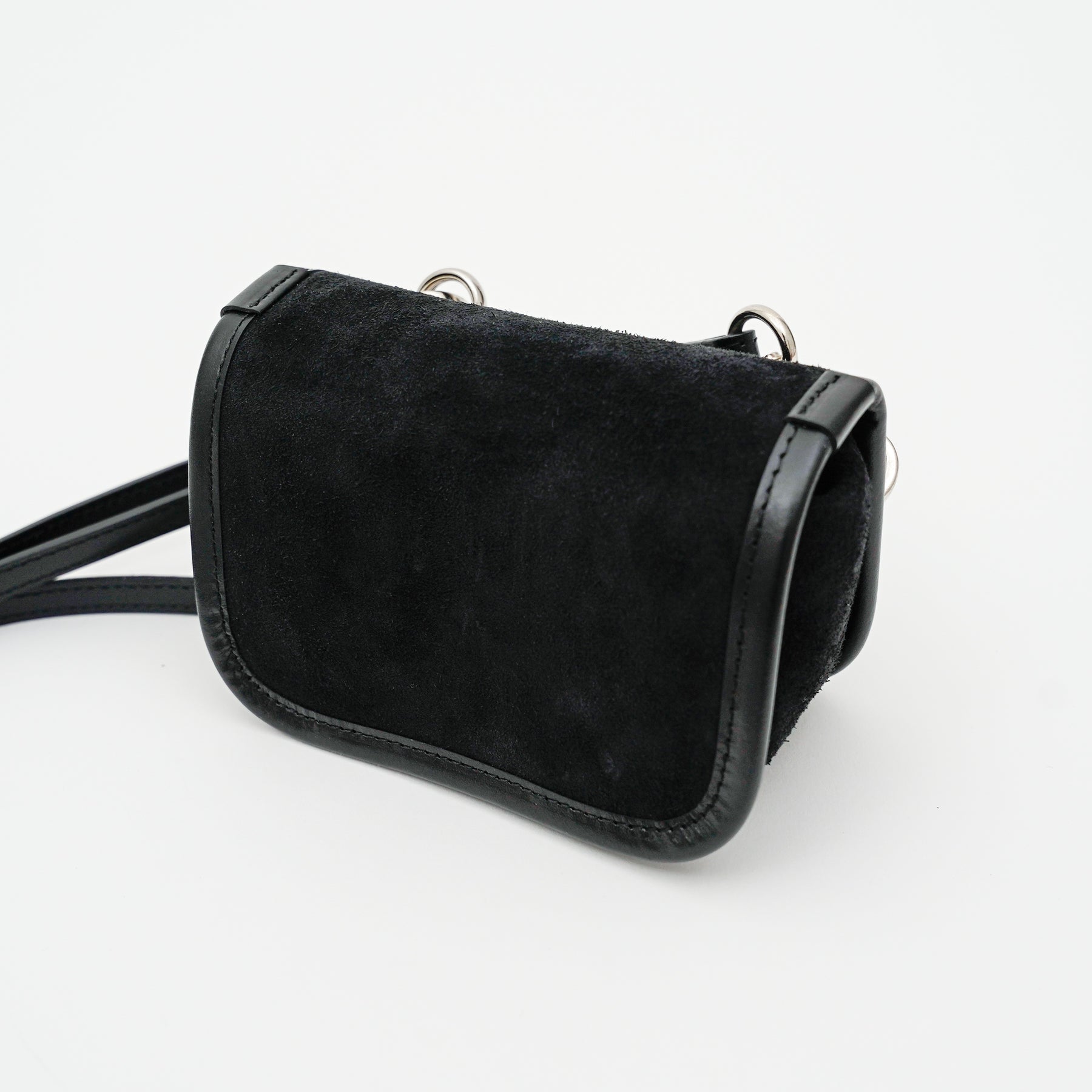 MICHELLE CAMERA ERRAND POUCH / MOSSA LDN｜スエード素材の2WAYポーチ｜ITTI（イッチ）公式