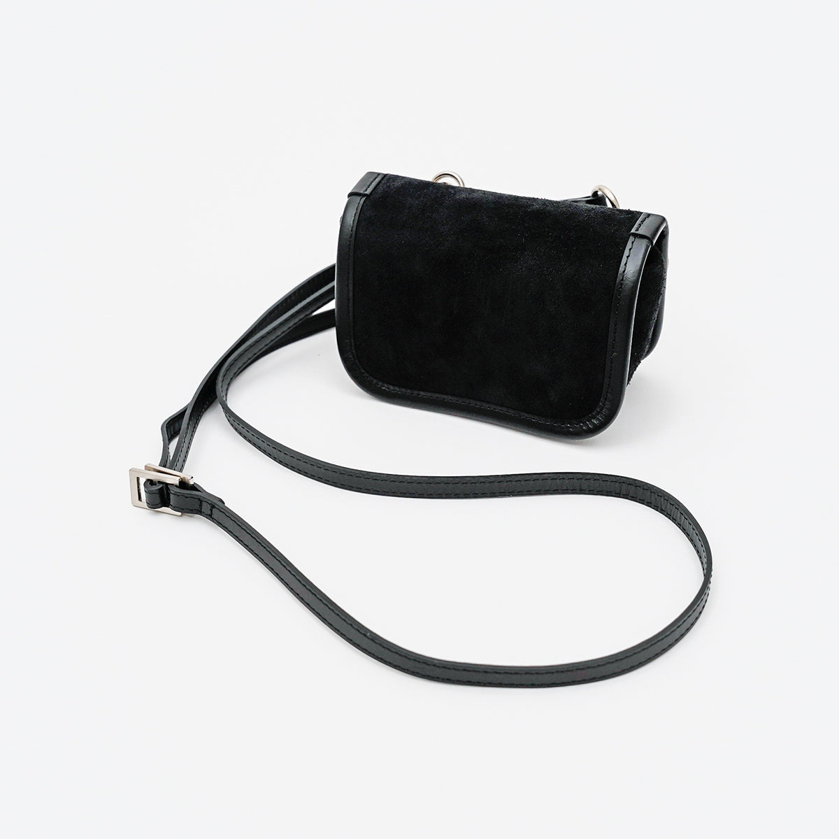 MICHELLE CAMERA ERRAND POUCH / MOSSA LDN｜スエード素材の2WAYポーチ｜ITTI（イッチ）公式