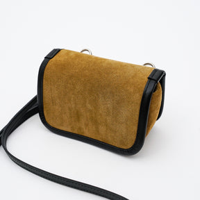 MICHELLE CAMERA ERRAND POUCH / MOSSA LDN｜スエード素材の2WAYポーチ｜ITTI（イッチ）公式