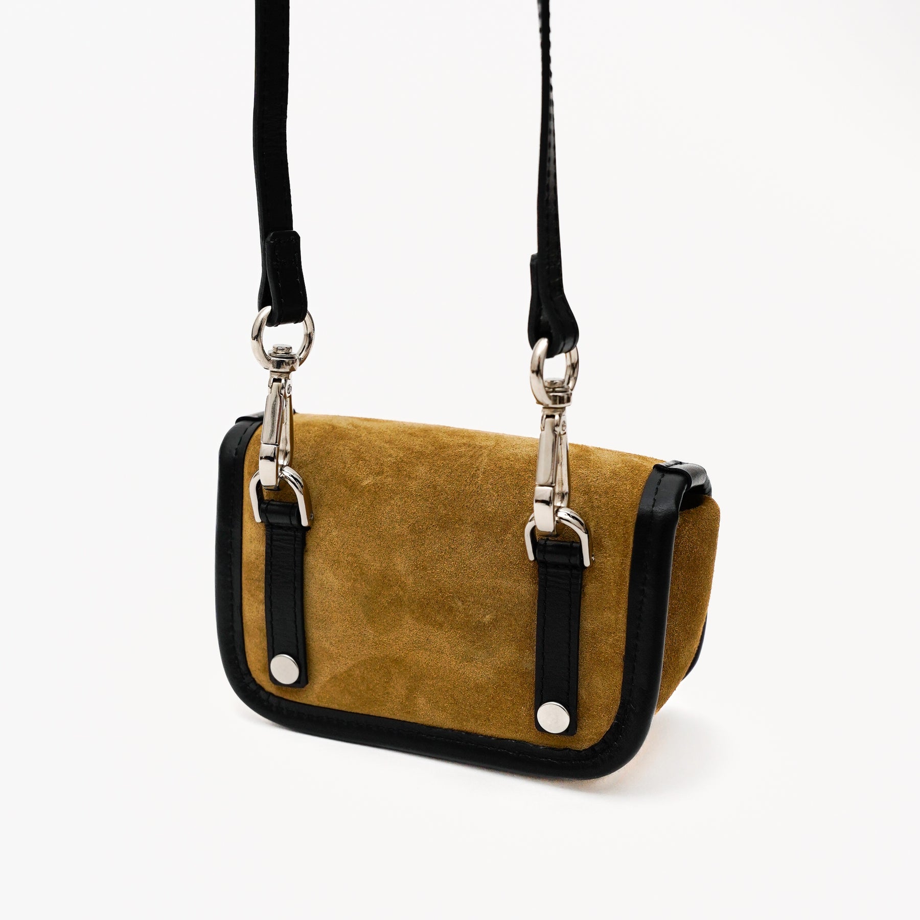 MICHELLE CAMERA ERRAND POUCH / MOSSA LDN｜スエード素材の2WAYポーチ｜ITTI（イッチ）公式