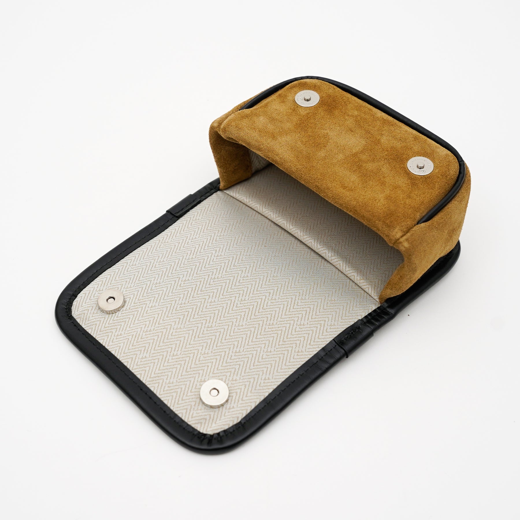 MICHELLE CAMERA ERRAND POUCH / MOSSA LDN｜スエード素材の2WAYポーチ｜ITTI（イッチ）公式