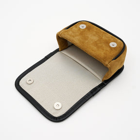 MICHELLE CAMERA ERRAND POUCH / MOSSA LDN｜スエード素材の2WAYポーチ｜ITTI（イッチ）公式