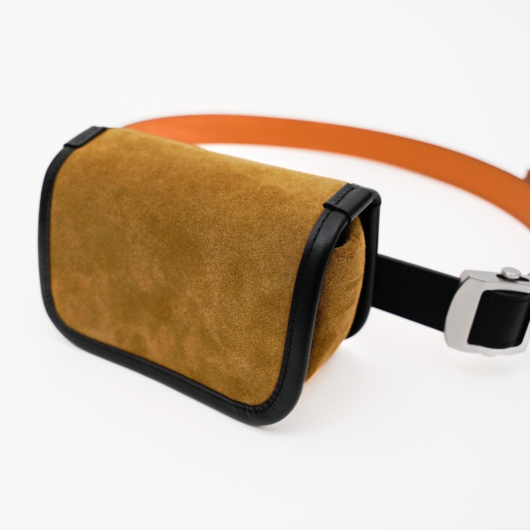 MICHELLE CAMERA ERRAND POUCH / MOSSA LDN｜スエード素材の2WAYポーチ｜ITTI（イッチ）公式