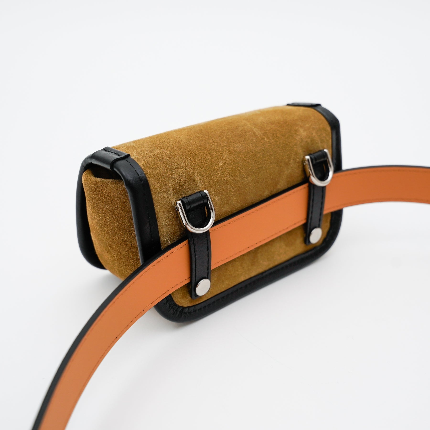 MICHELLE CAMERA ERRAND POUCH / MOSSA LDN｜スエード素材の2WAYポーチ｜ITTI（イッチ）公式