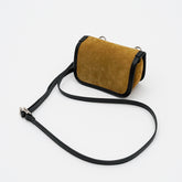 MICHELLE CAMERA ERRAND POUCH / MOSSA LDN｜スエード素材の2WAYポーチ｜ITTI（イッチ）公式