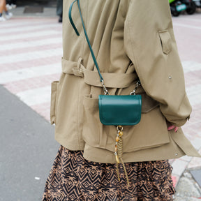 MICHELLE CAMERA ERRAND POUCH / RAPTO FLEX｜2WAY仕様のレザーポーチ スマホ・カメラ対応｜ITTI（イッチ）公式｜モデル着用 スタイリング コーディネート